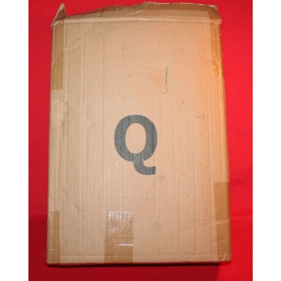 Large Distressed White Wall Desk Letter Q - Picture 8 of 15